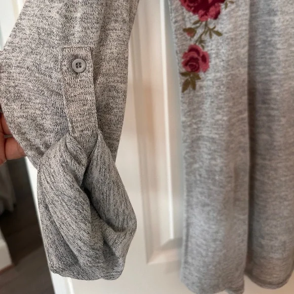 Grey floral embroidered sweater - Picture 2 of 4